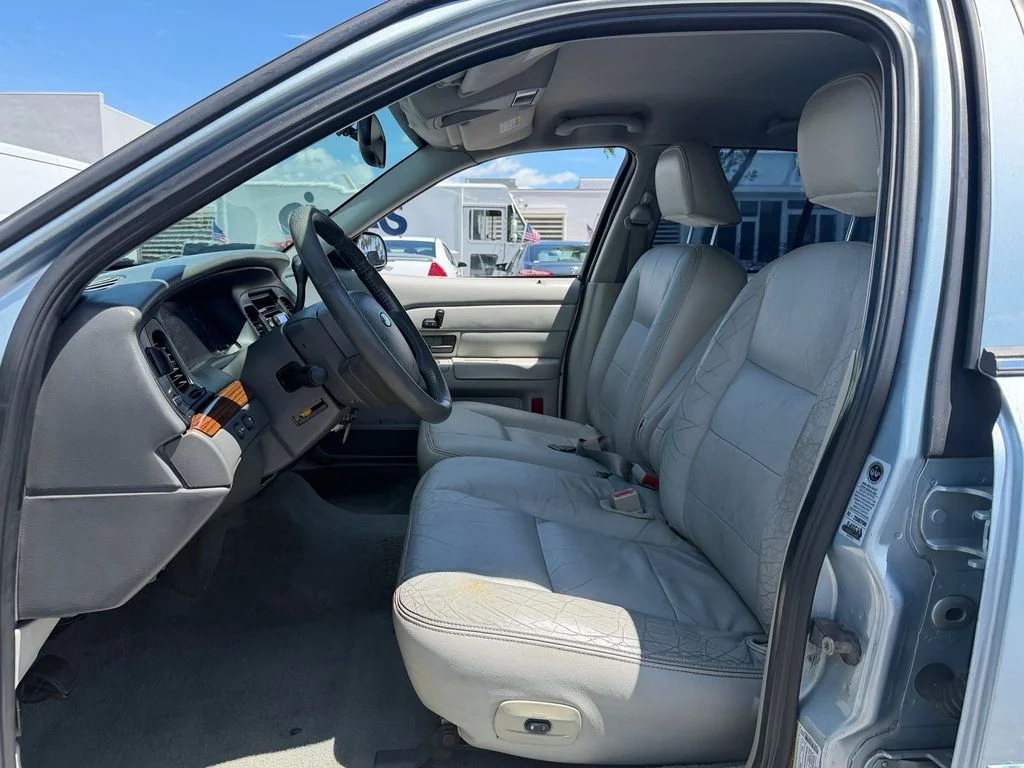 Used 2005 Silver Ford LX image 9