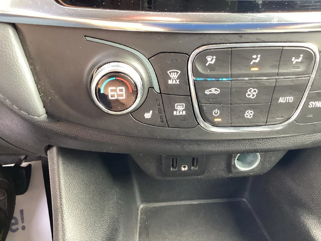 Used 2021 SILVER ICE METALLIC Chevrolet LT Cloth image 38
