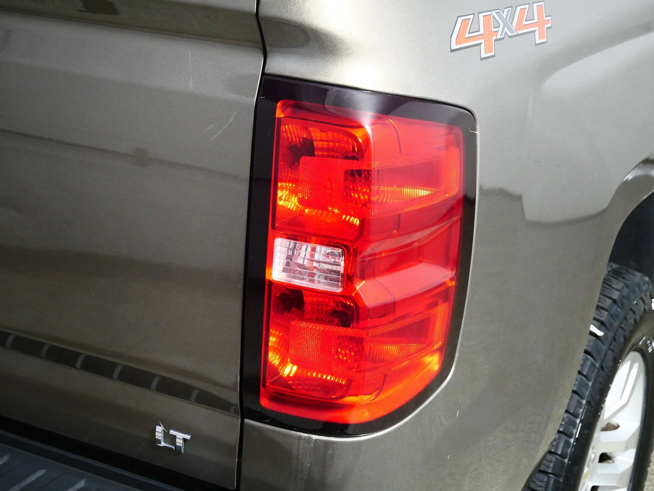 Used 2015 Brownstone Metallic Chevrolet LT image 17