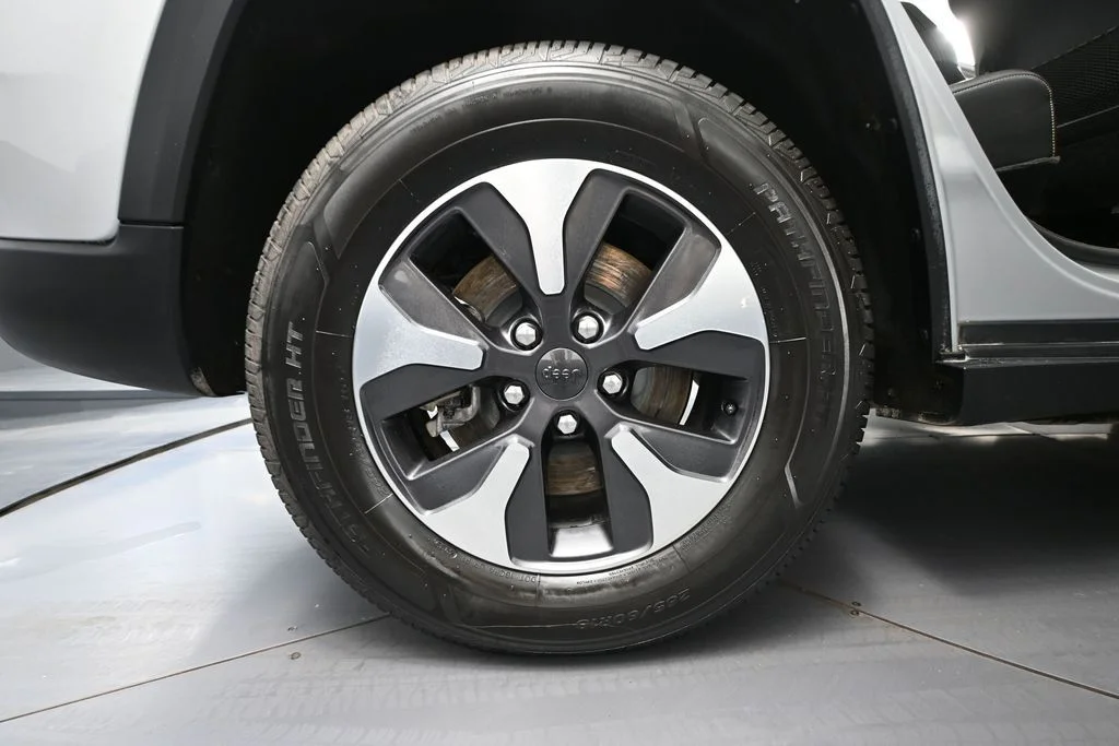 Used 2024 Silver Jeep 4xe image 14