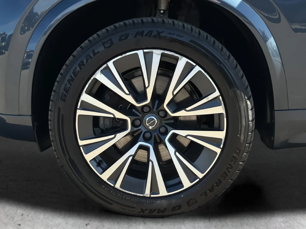 Used 2021 Blue Volvo T6 Momentum image 34