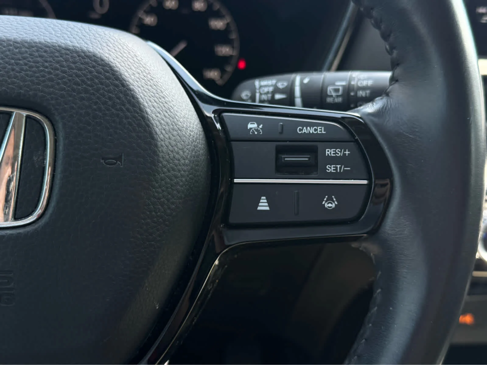 Used 2023 Urban Gray Pearl Honda EX-L image 25