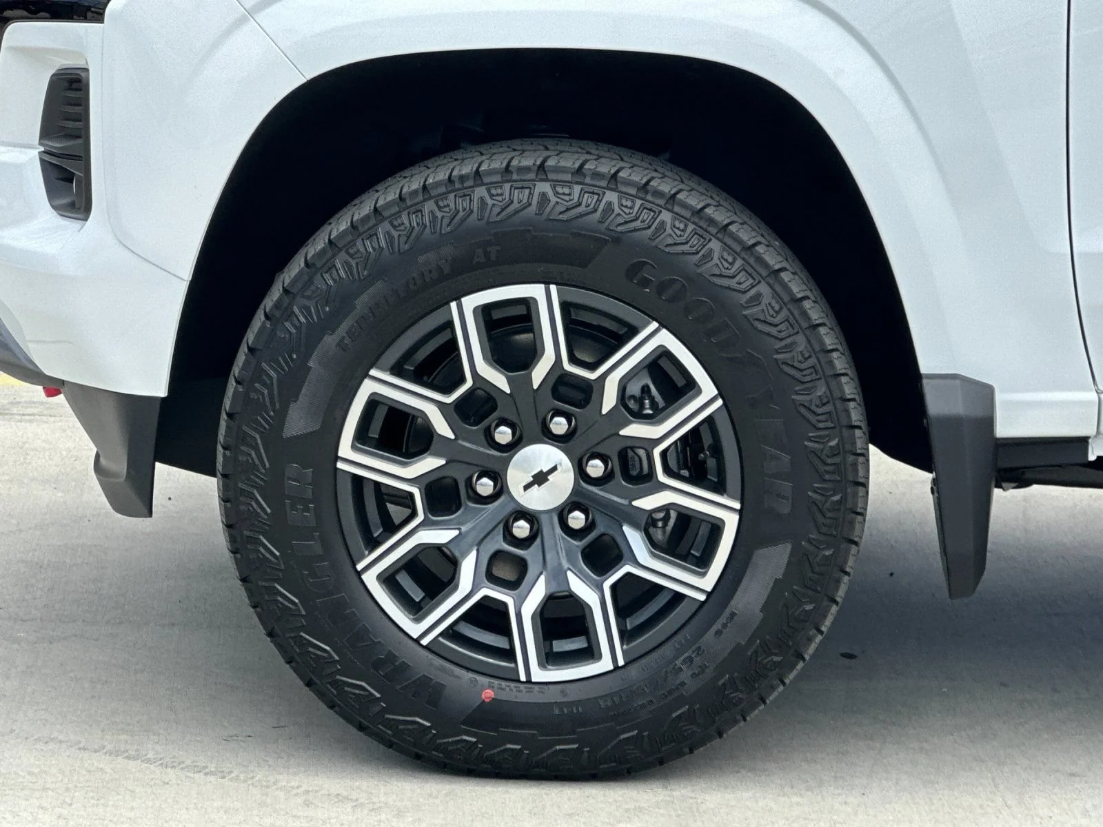 New 2026 Summit White Chevrolet Z71 image 26