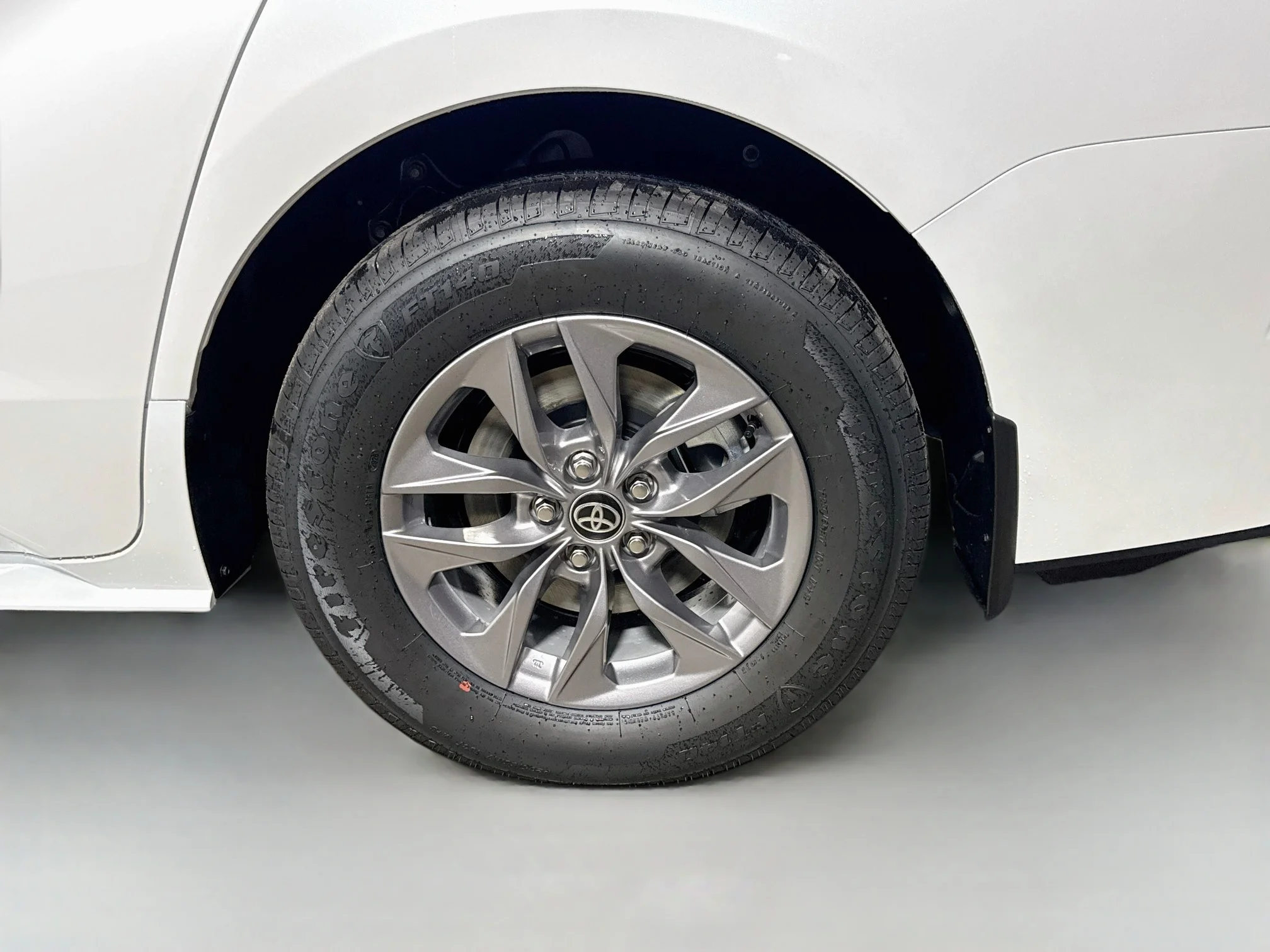 New 2026 Wind Chill Pearl Toyota XLE image 33