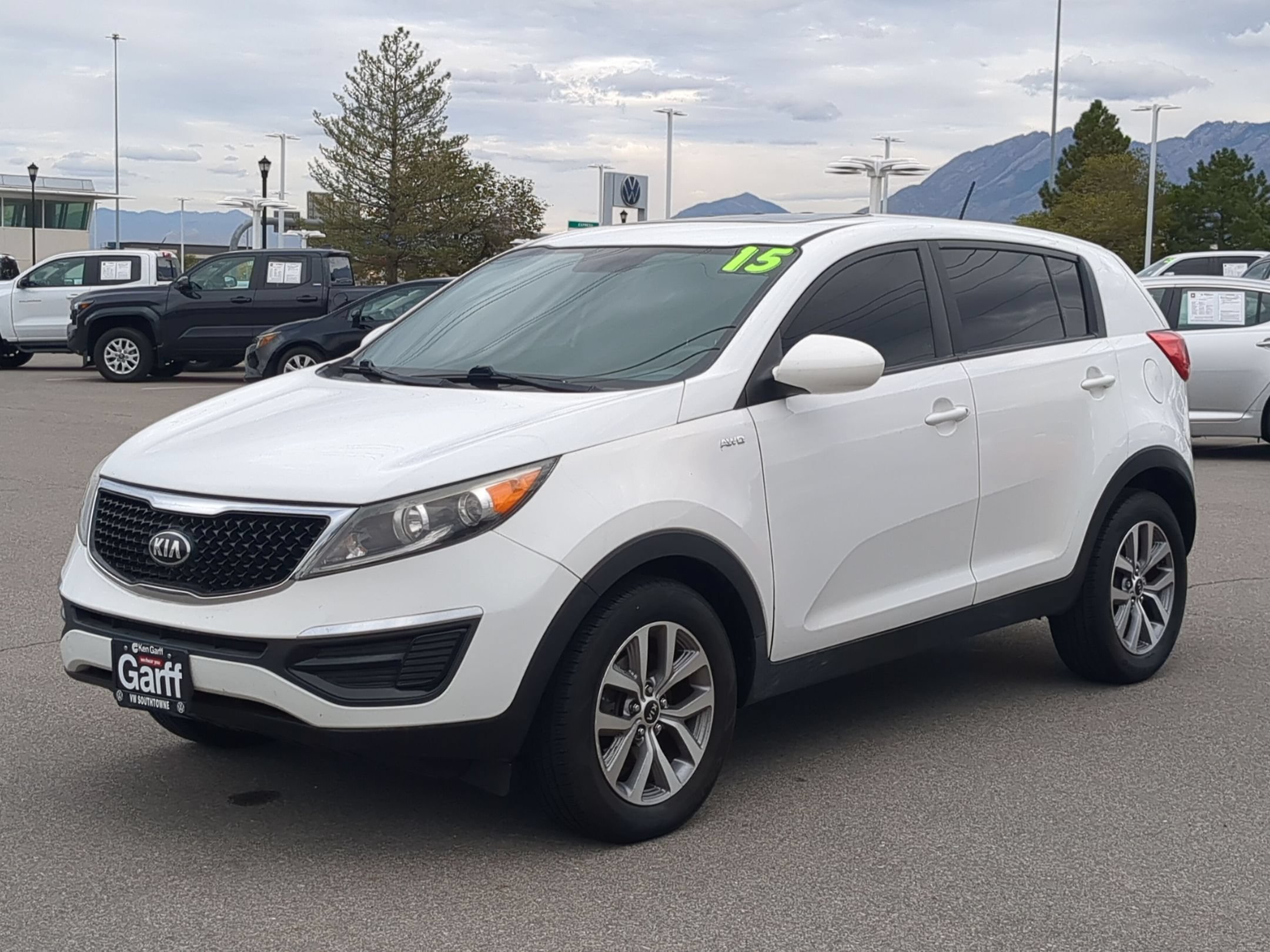Used 2016 Clear White Kia LX image 8