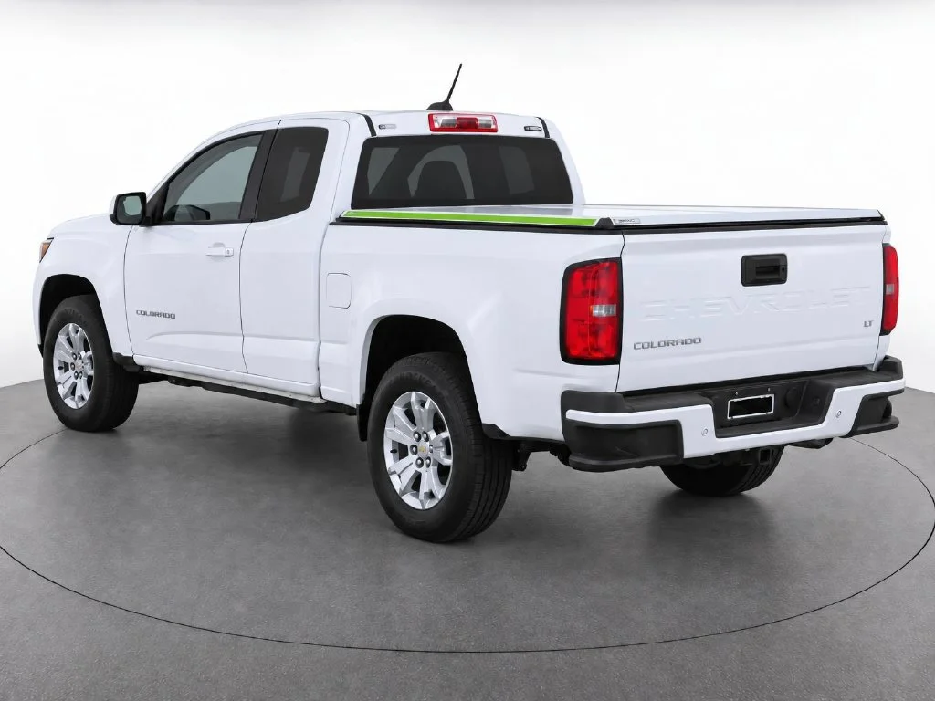 Used 2022 White Chevrolet LT image 4