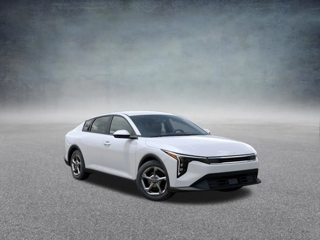 Used 2026 White Kia LXS image 8