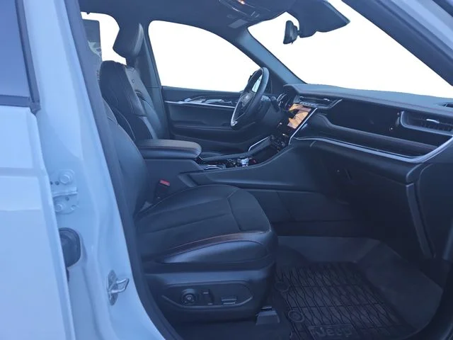 Used 2022 White Jeep Trailhawk image 15