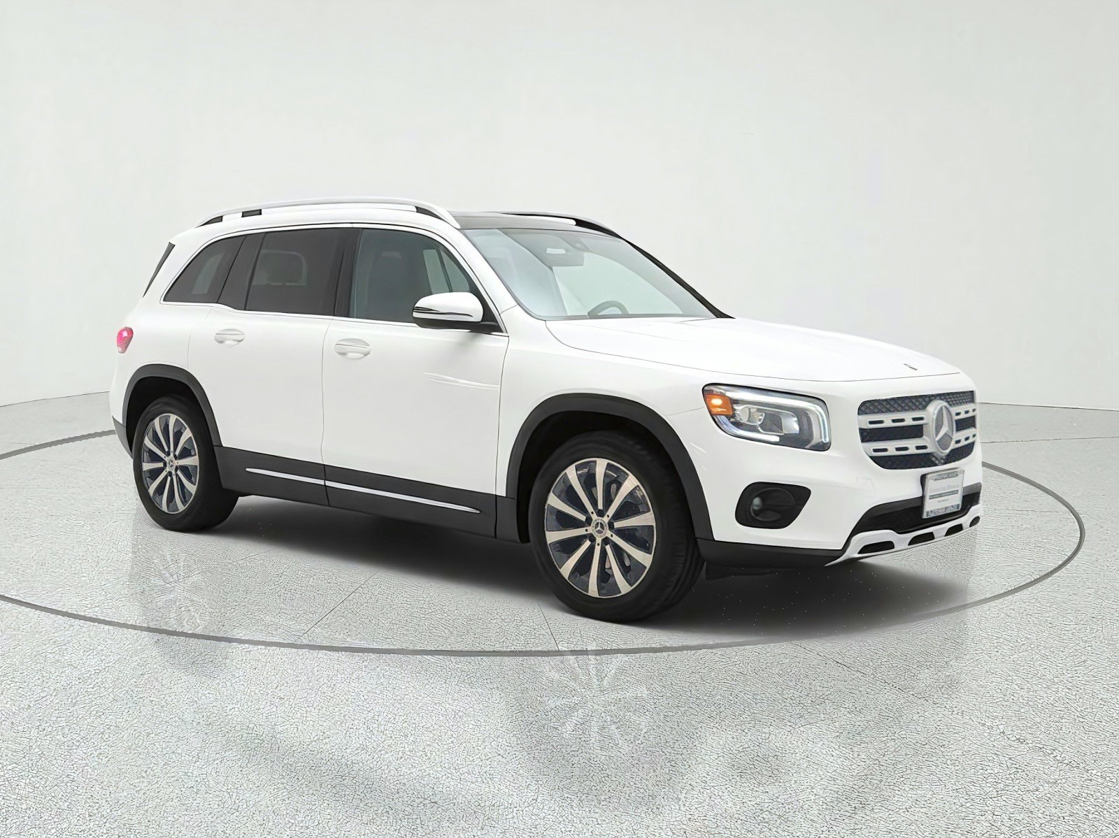Used 2023 Polar White Mercedes-Benz GLB 250 4MATIC® SUV image 3