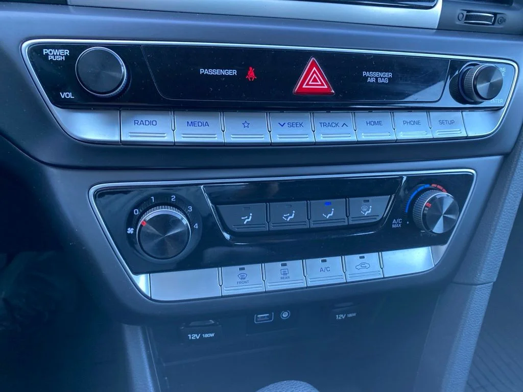 Used 2019 Machine Gray Hyundai SE image 17