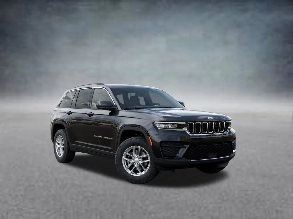 New 2026 Diamond Black Crystal Pearl-Coat Exterior Paint Jeep Laredo X image 5