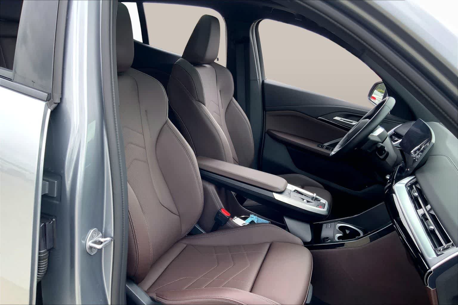 Used 2025 Skyscraper Grey Metallic BMW xDrive28i image 8