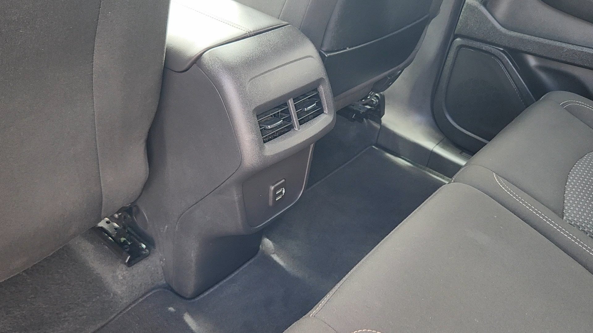 Used 2024 Summit White GMC SLE image 17