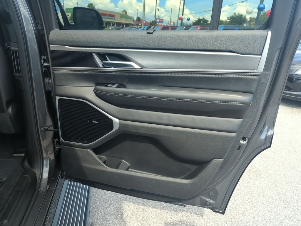 New 2026 Baltic-Gray Metallic Clear-Coat Exterior Paint Jeep Limited Reserve image 34