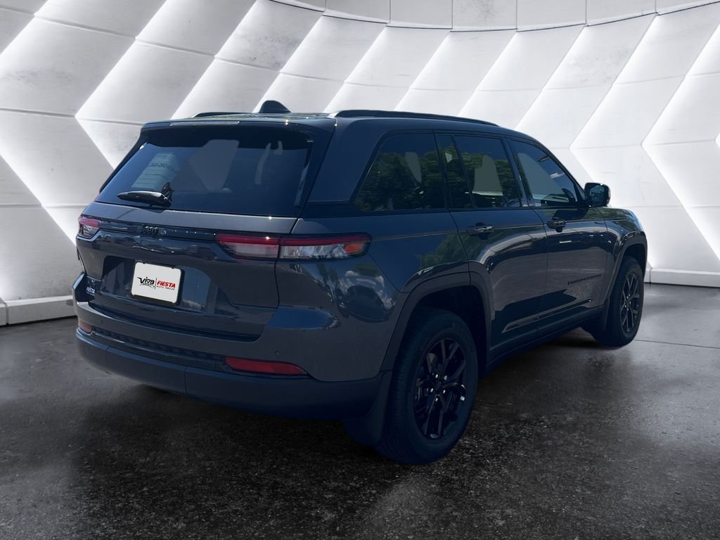 Used 2025 Gray Jeep Altitude image 4