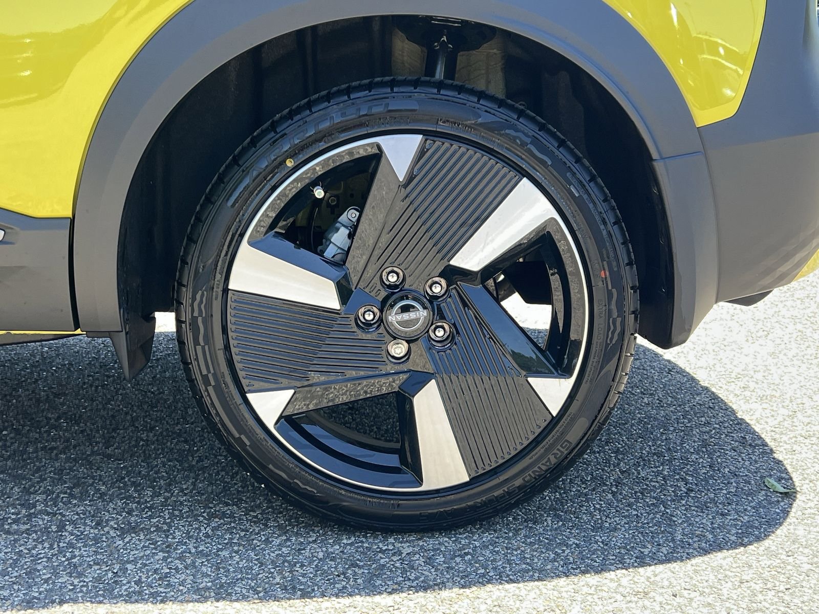 Certified Used 2025 Yellow Nissan SR image 30