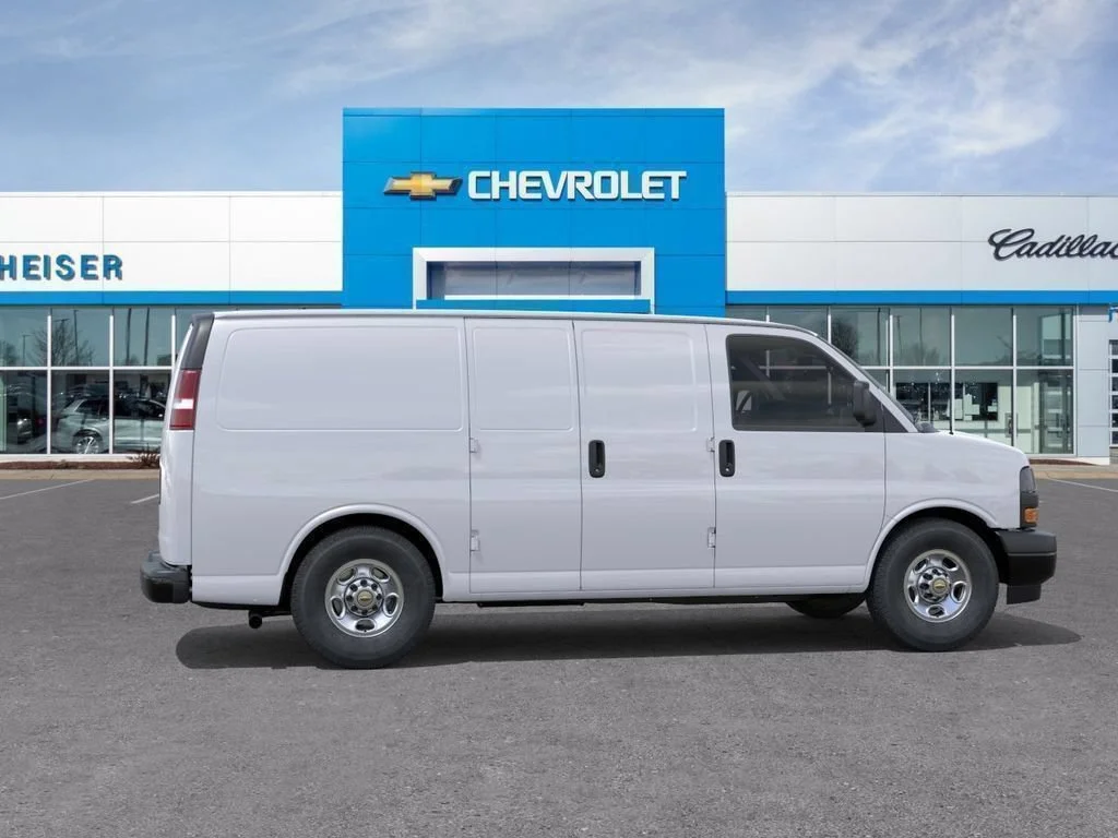 New 2026 Summit White Chevrolet WT image 5