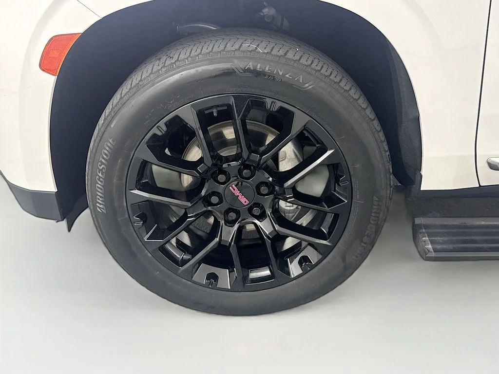 Used 2023 White GMC Denali image 32