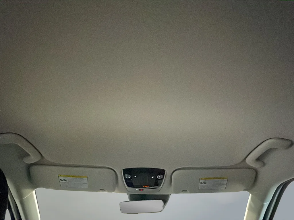 Certified Used 2025 White Kia Wind image 18