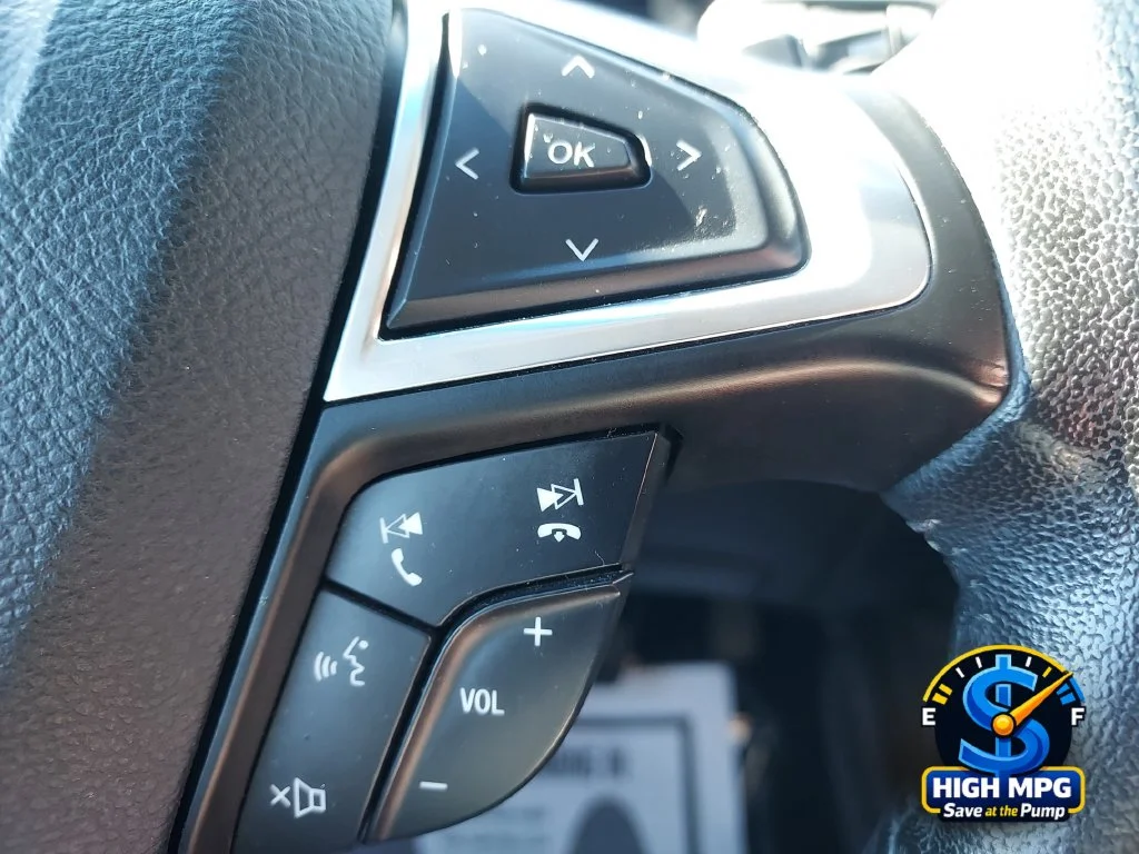 Used 2015 Gray Ford SEL image 21