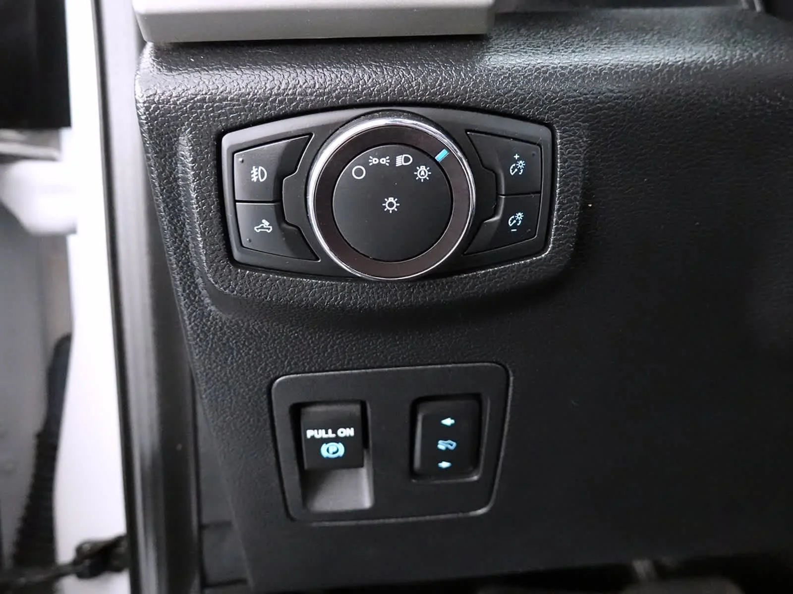 Used 2019 Oxford White Ford LARIAT image 18