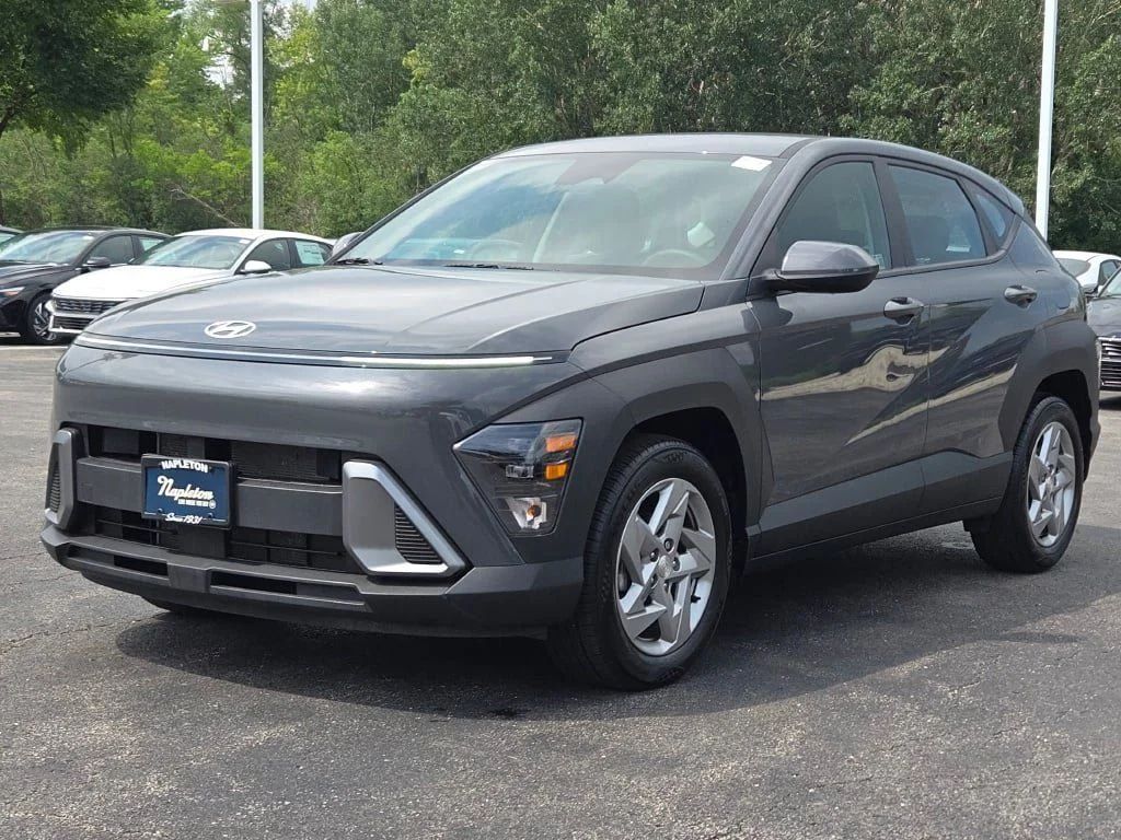 Used 2025 Gray Hyundai SE image 3
