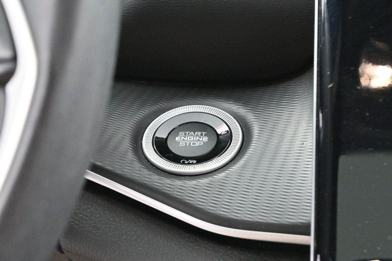 Used 2023 Diamond Black Crystal Pearlcoat Jeep Altitude image 24