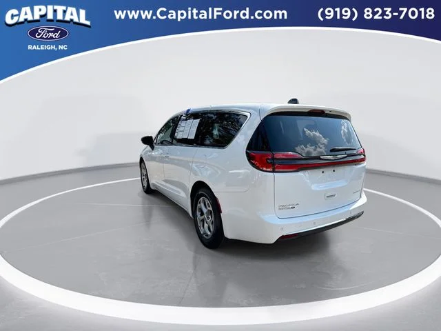 Used 2024 White Chrysler Limited image 6
