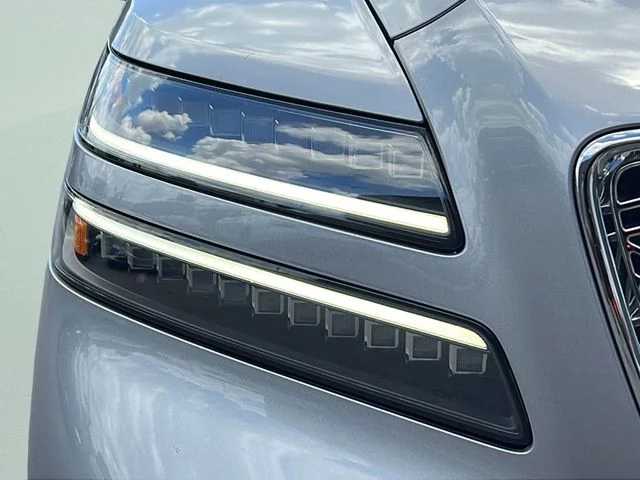 Used 2025 Silver Genesis 2.5T image 25