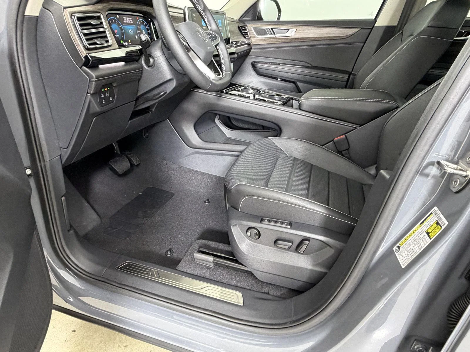 New 2026 Pure Gray Volkswagen 2.0T SEL image 9