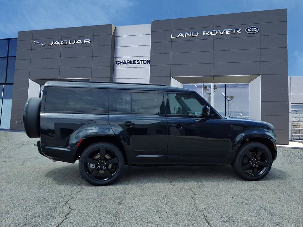 New 2026 Santorini Black Metallic Land Rover X-Dynamic SE image 6