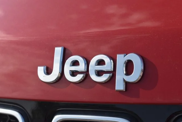 Used 2023 Black Jeep Laredo image 15