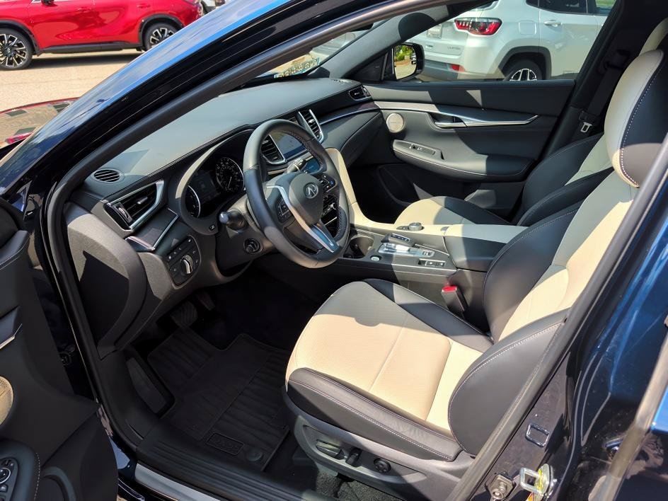 Used 2025 Hermosa Blue INFINITI SENSORY image 8
