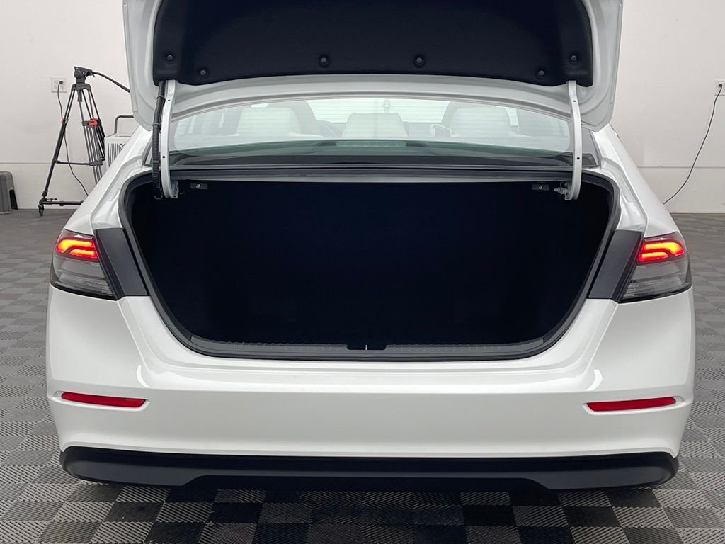 Used 2024 White Honda EX image 10