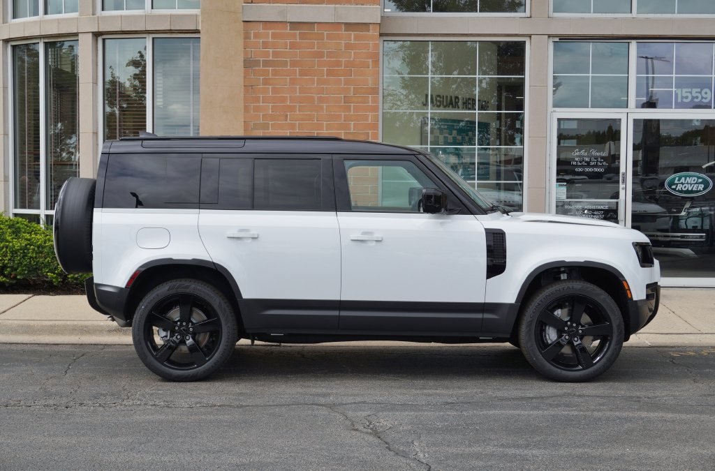 New 2026 Fuji White Land Rover S image 7