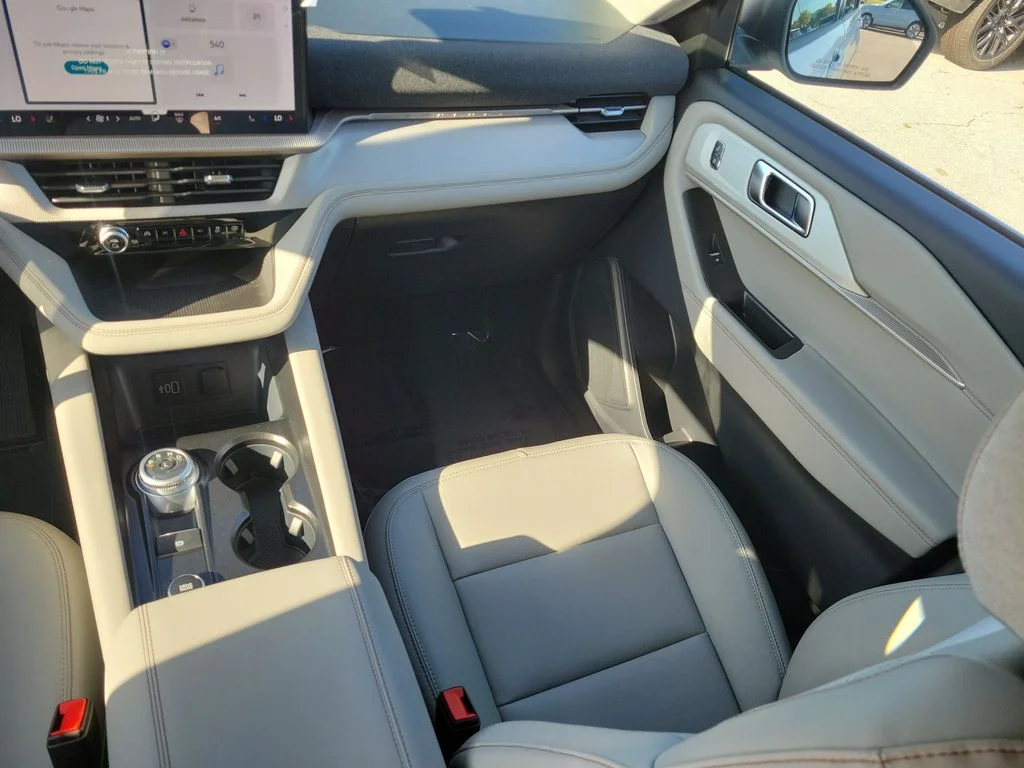 New 2026 Star White Metallic Tri-Coat Ford Active image 12