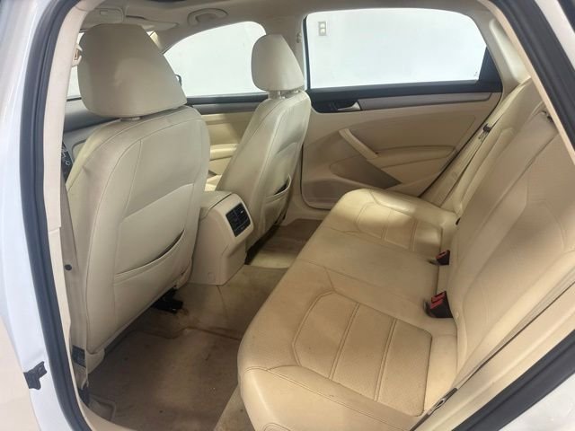 Used 2014 White Volkswagen 2.5 SE image 17