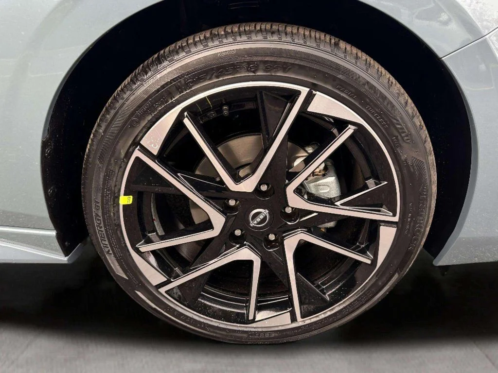 New 2025 Two-tone Atlantic Gray Metallic / Super Black Nissan SR image 10