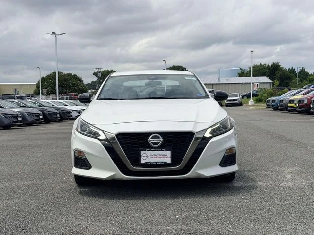 Used 2021 White Nissan 2.5 SR image 6