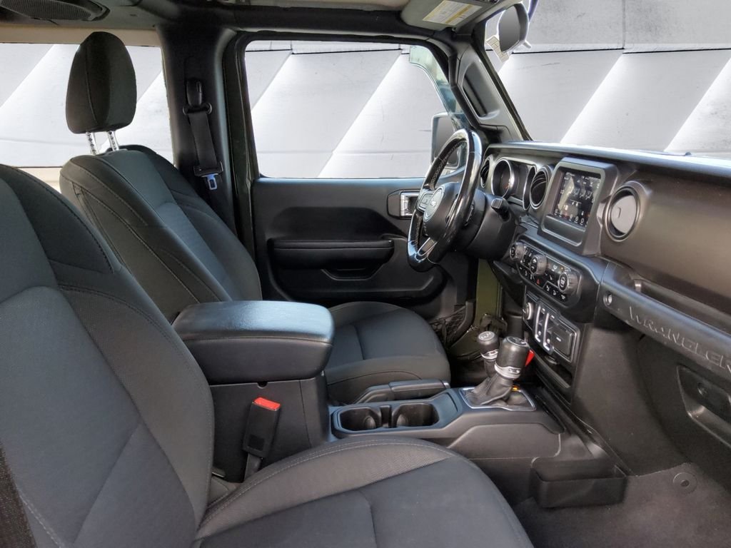Used 2020 Green Jeep Sport image 13