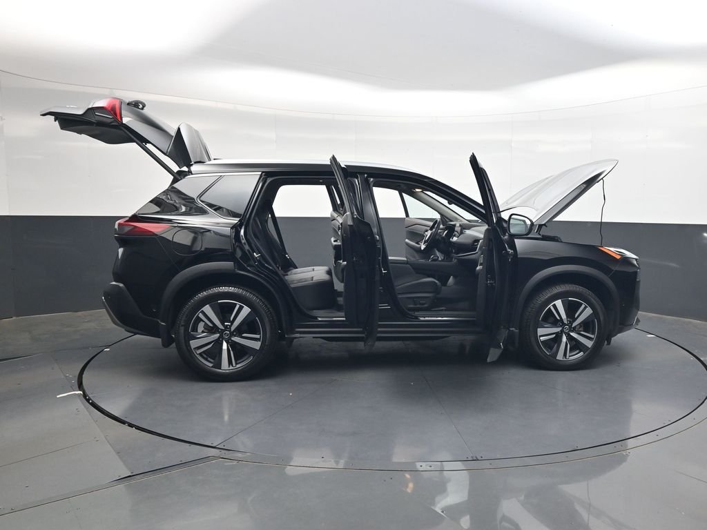 Used 2021 Black Nissan Platinum image 42