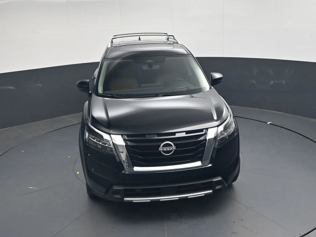 Used 2025 Black Nissan Platinum image 36
