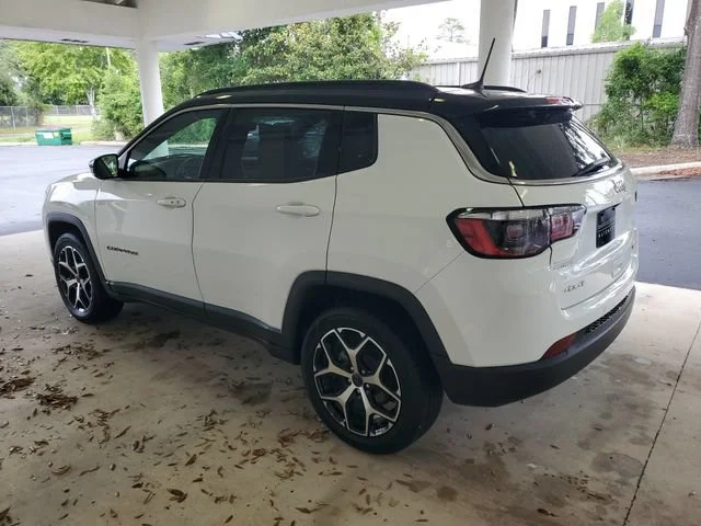 Used 2025 Bright White Cl Jeep Limited image 3