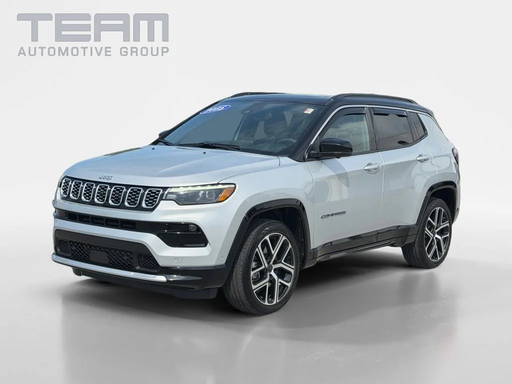 Used 2025 Silver Jeep Limited image 3