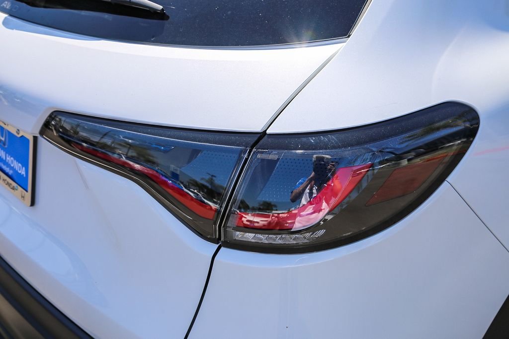 New 2027 Platinum White Pearl Honda LX image 8