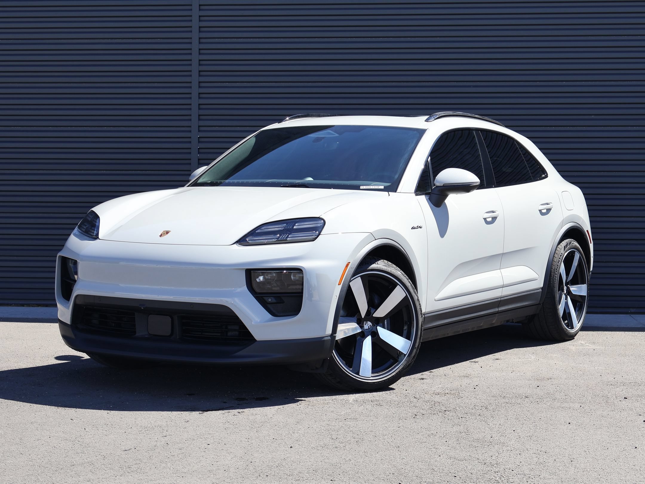 2026 Porsche Macan Macan 4 Electric's photo