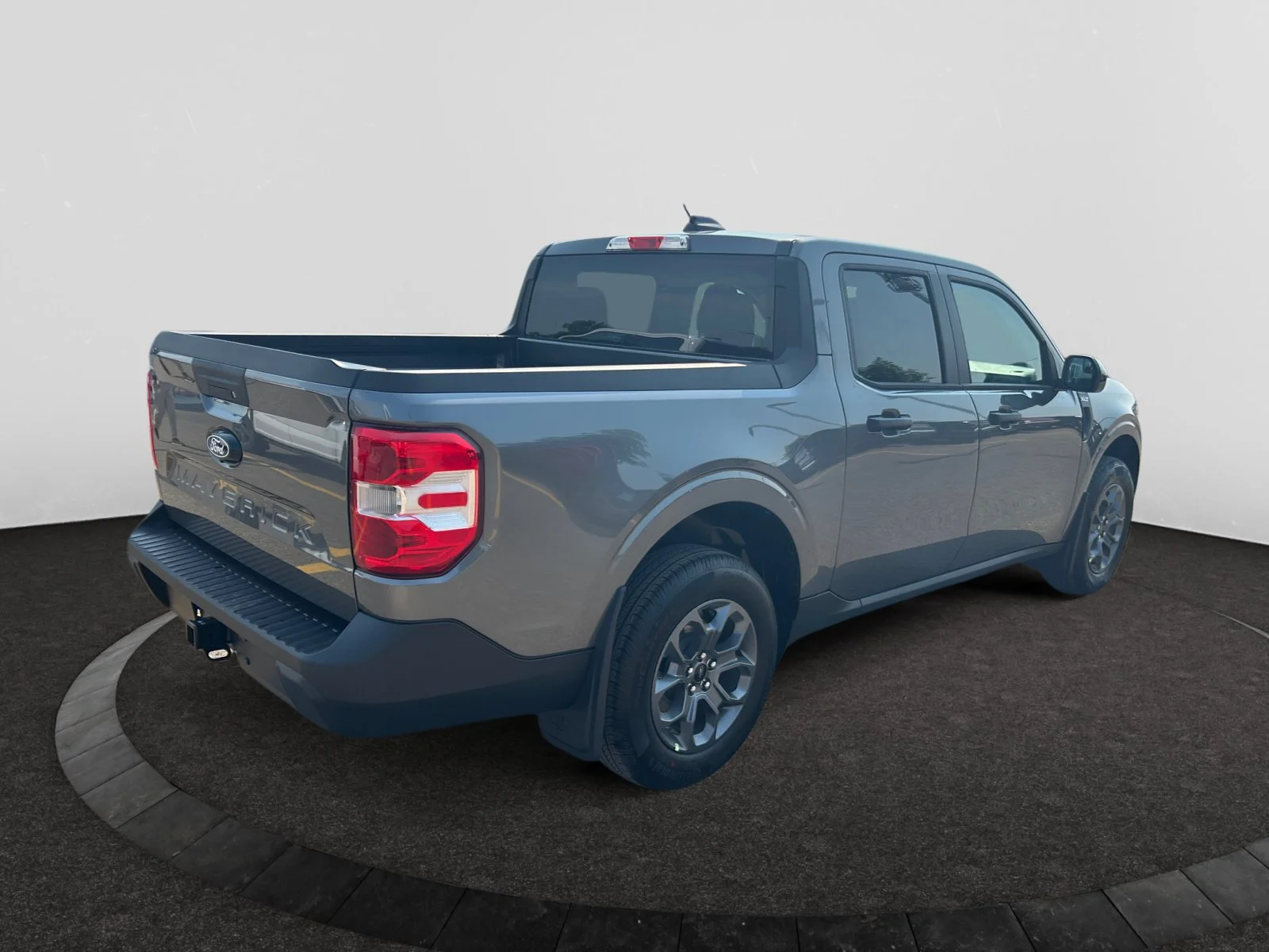 New 2026 Carbonized Grey Metallic Ford XLT image 5
