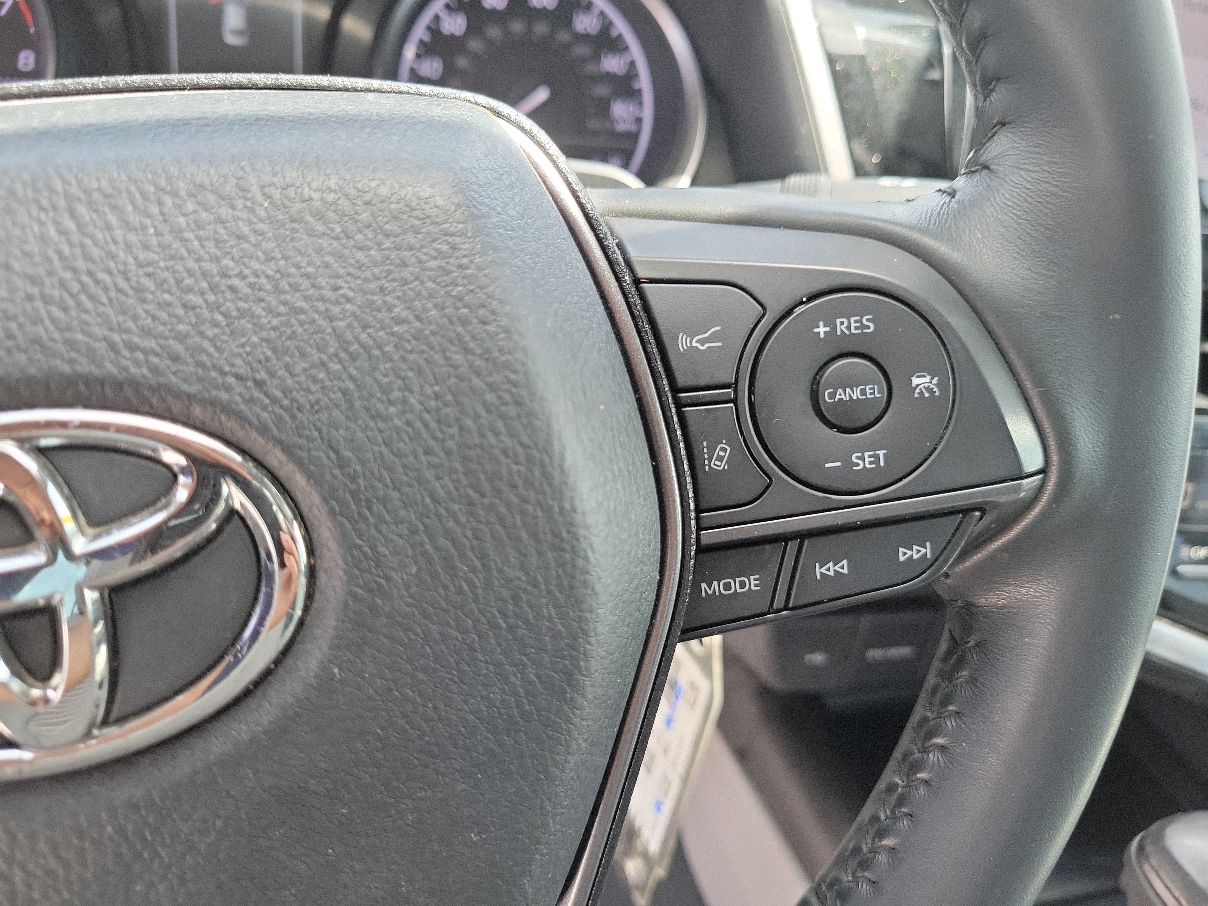 Used 2023 Ice Toyota SE image 25