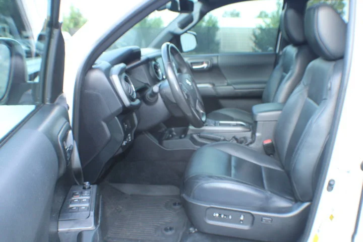 Used 2022  Toyota  image 14