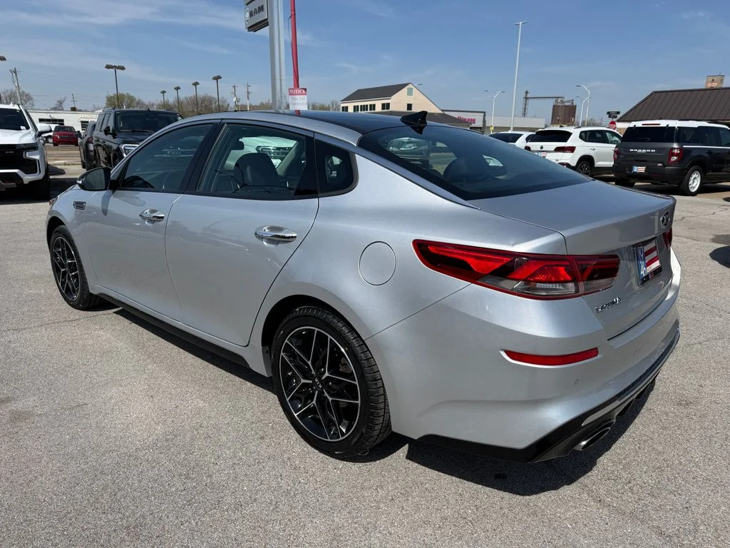 Used 2020 Silver Kia SE image 6
